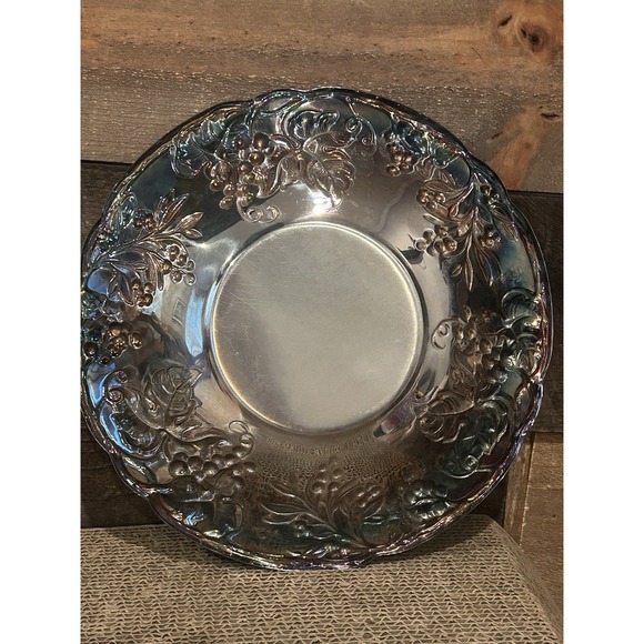 Vintage Pilgrim Silver Plate Plate‎ / Serving Dish Grapevines P665 Patina 10" - Picture 3 of 5